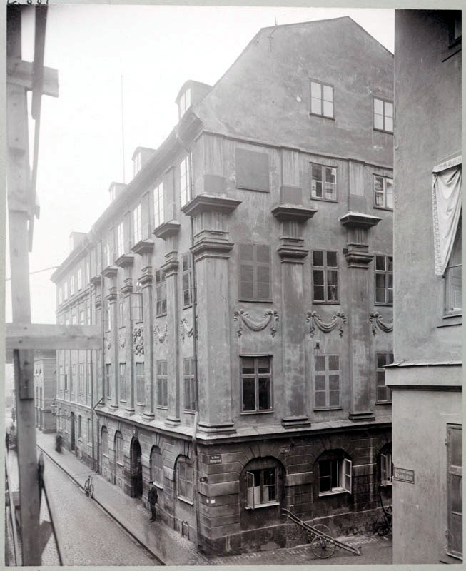 Poulska huset på Myntgatan 4. Huset har blan annat varit Polishus och Auktionskammare fram till 1836